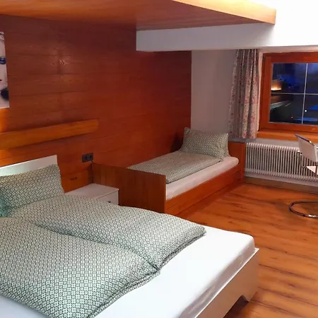 Krinserhof Easy-rooms Bed & Breakfast 2*