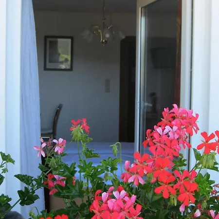 Krinserhof Easy-rooms Couette-café 2*